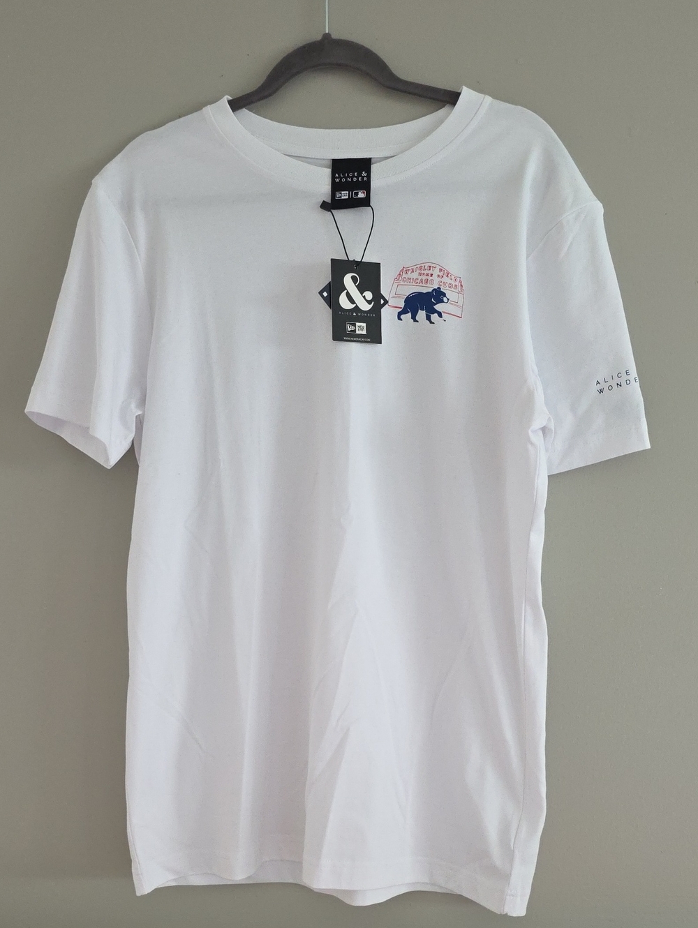 Alice & Wonder White Chicago Cubs Graphic Tee